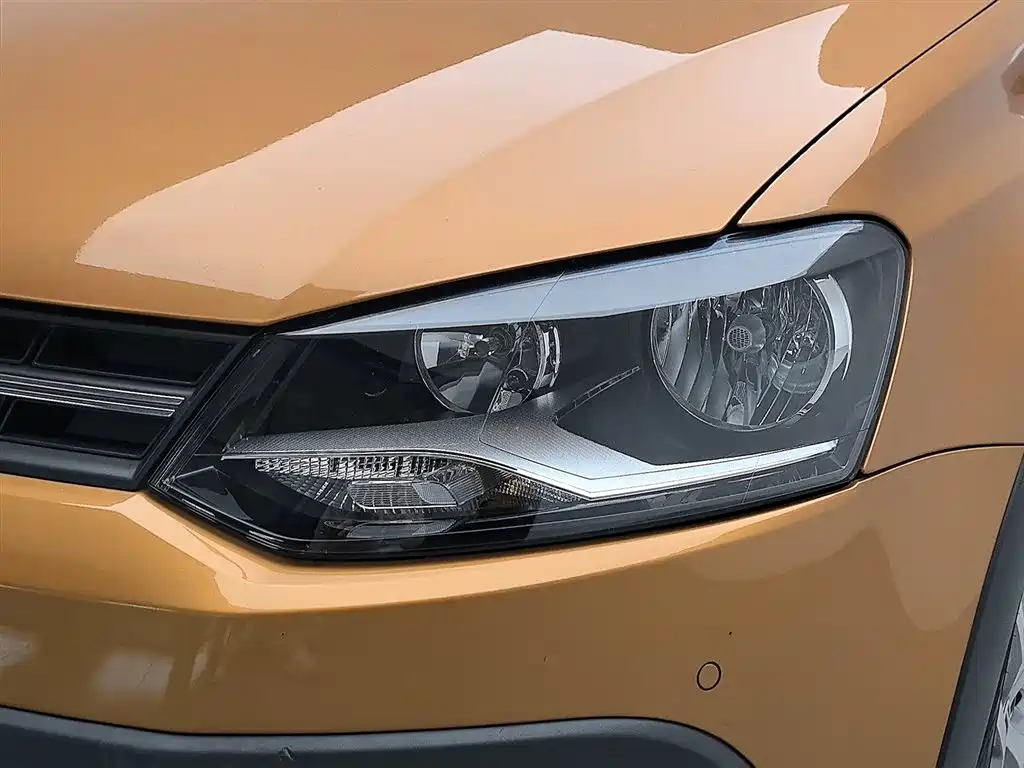 Volkswagen Polo 2018 1.5L Cross Polo Auto фото 7