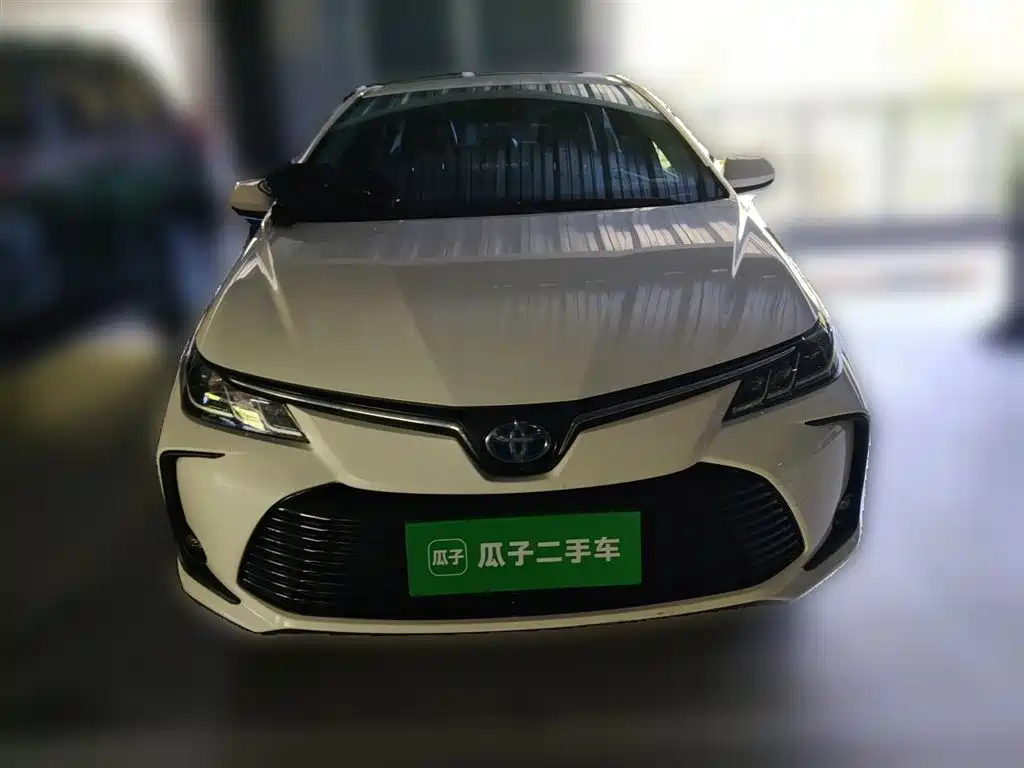 Toyota Corolla 2021 Hybrid 1.8L E-CVT Elite Edition фото 3
