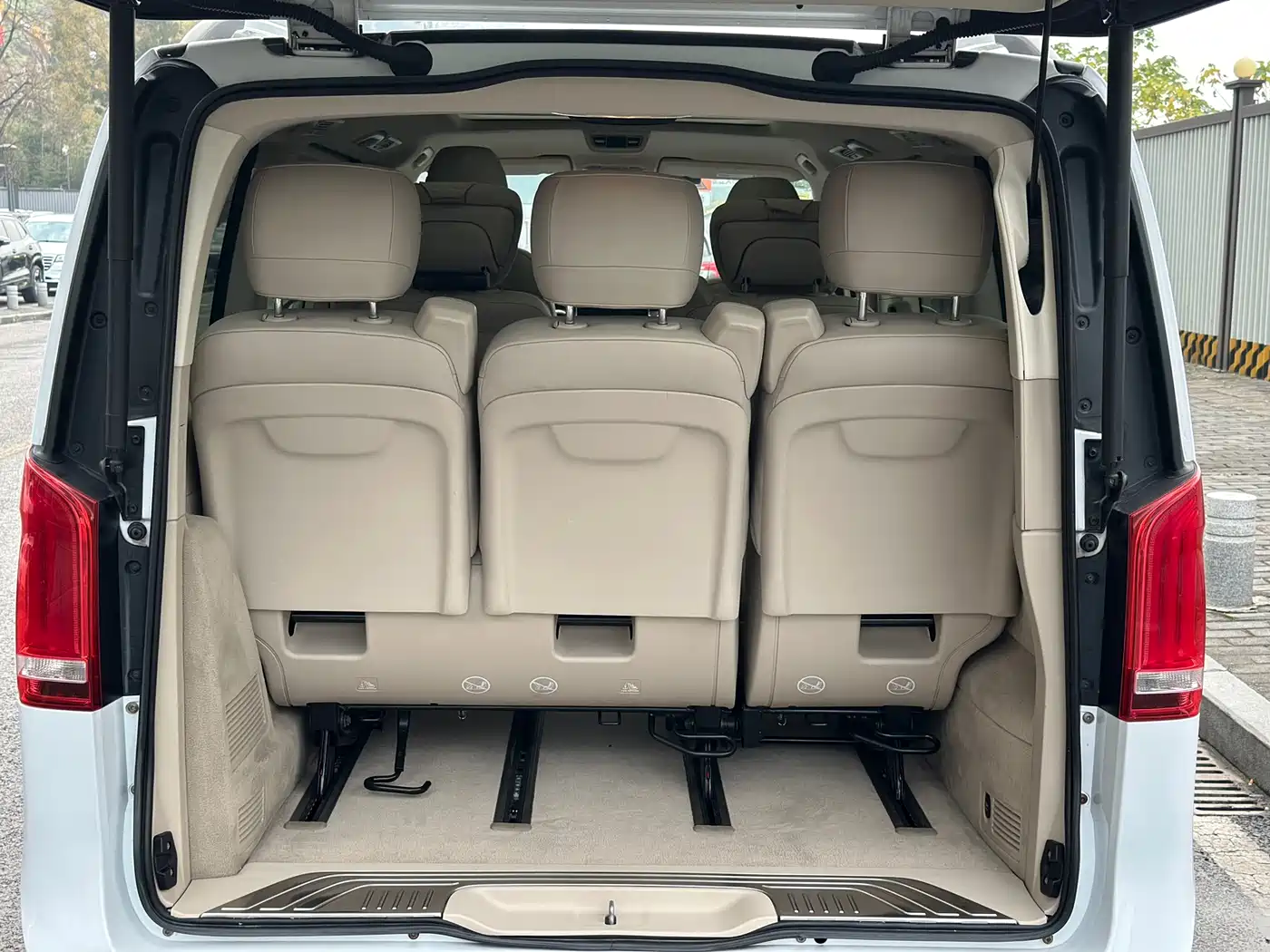Mercedes-Benz V-Class 2017 Model V 260 Premium Edition фото 10