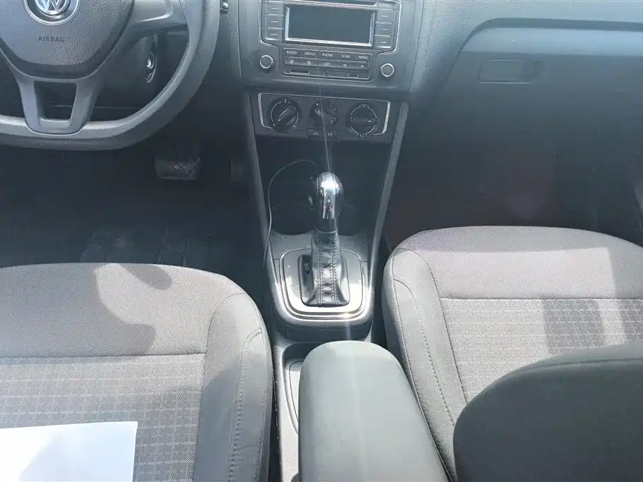 Volkswagen Polo 2014 1.6L Automatic 30th Anniversary Edition фото 16