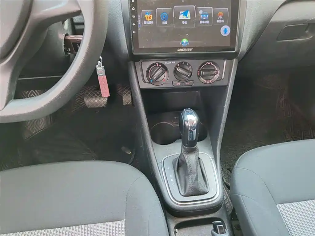 Volkswagen Polo 2016 1.4L Automatic Trend фото 14
