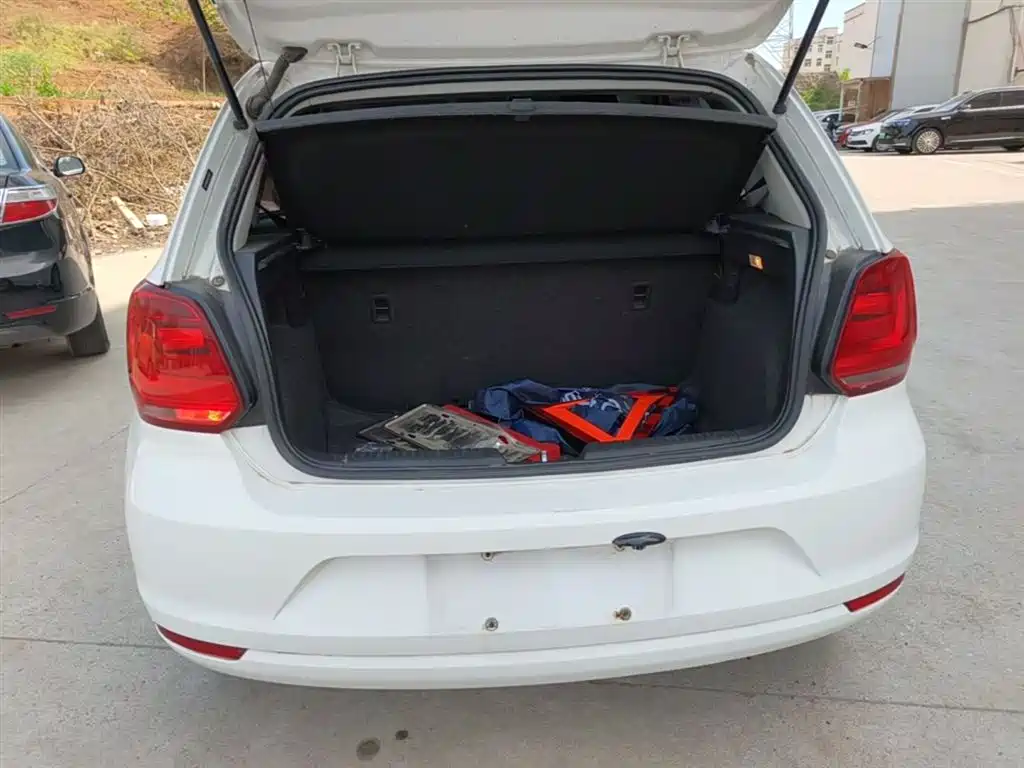 Volkswagen Polo 2016 1.4L Automatic Trend фото 19