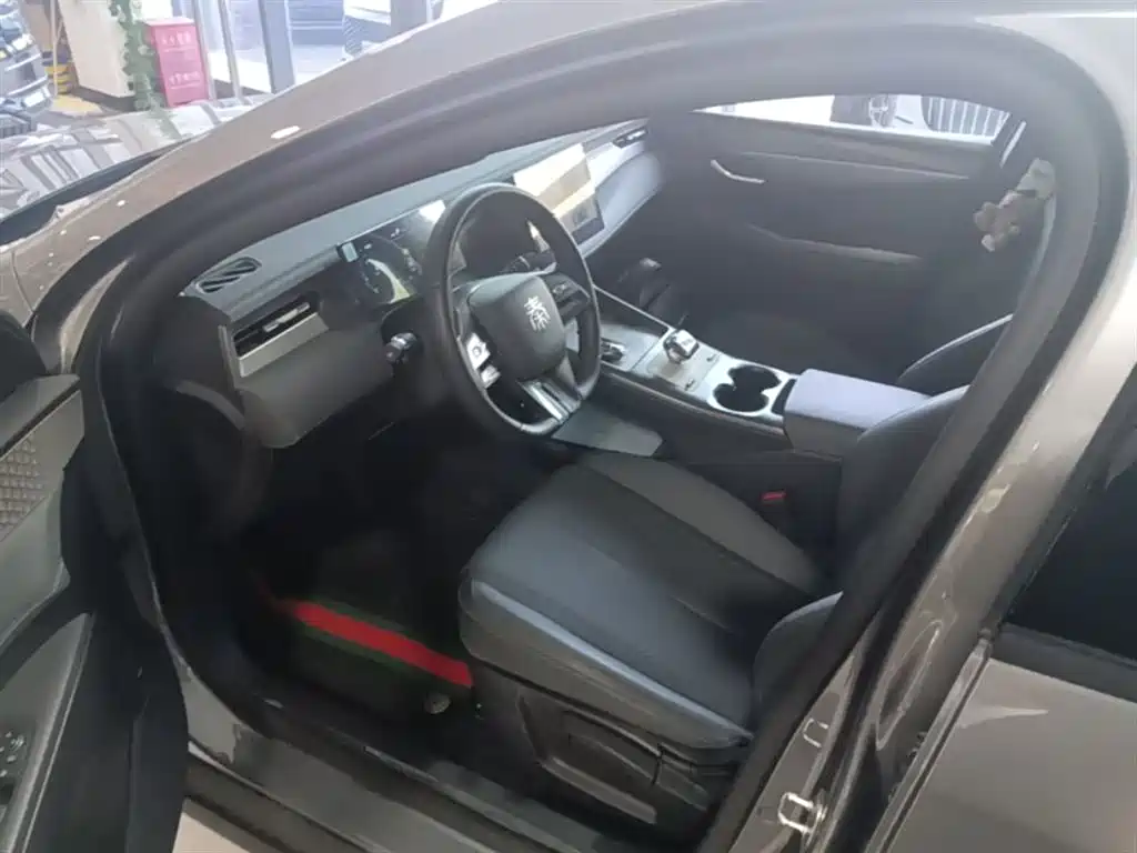 BYD Qin PLUS 2025 DM-i Smart Drive 55KM Leader фото 15