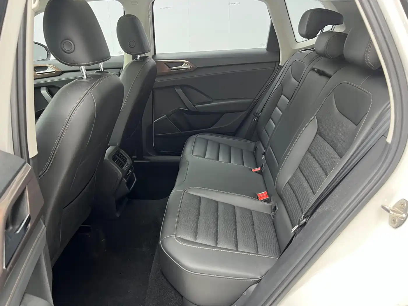 Volkswagen Tharu 2022 280TSI FWD Luxury Edition фото 8