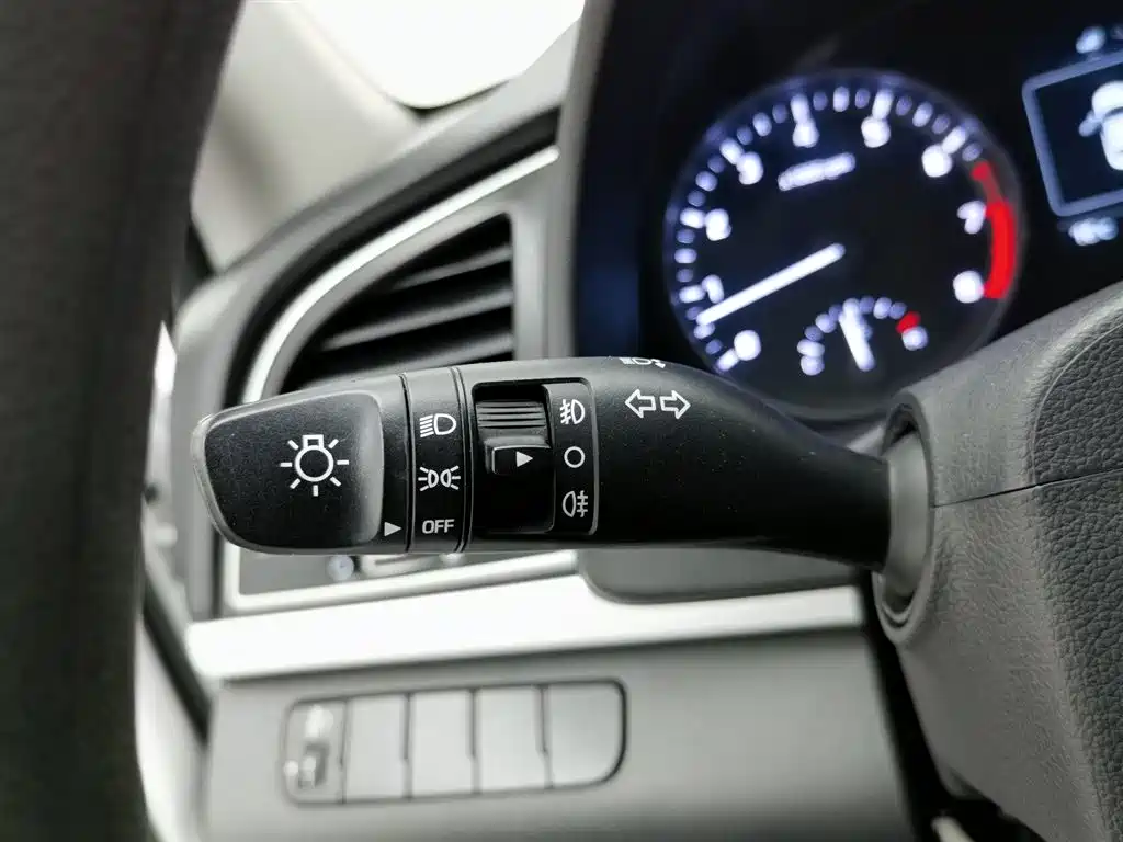 Hyundai Elantra 2016 1.6L Manual Smart·Youth Edition фото 21