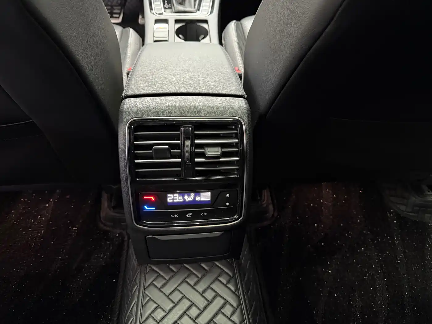 Volkswagen FAW-Volkswagen CC 2020 330TSI Glamour Version China VI фото 9