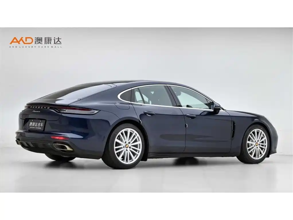 Фото 3 - Porsche Panamera