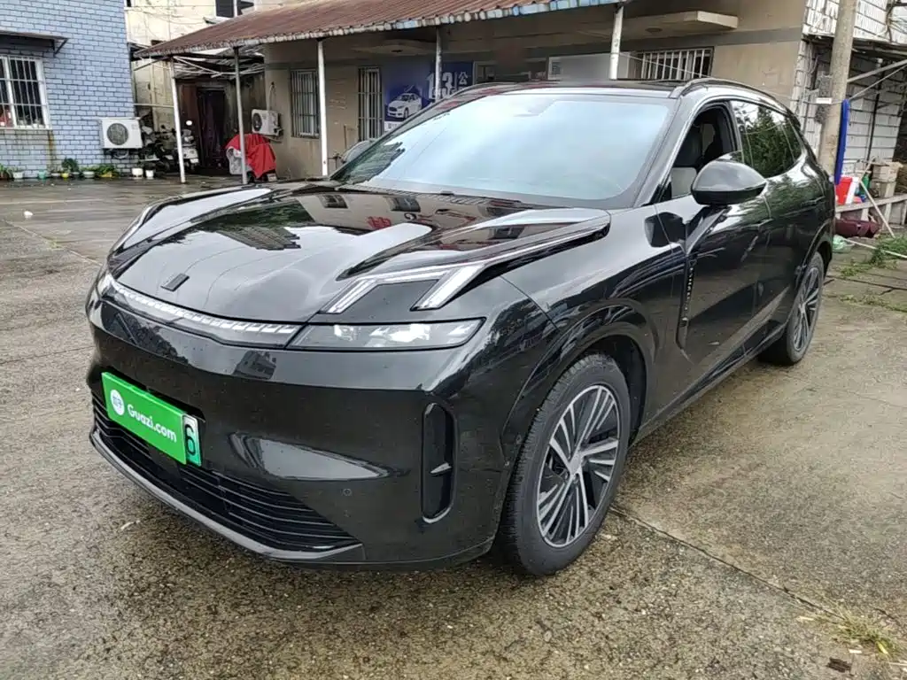 Lynk & Co 08 EM-P 2023