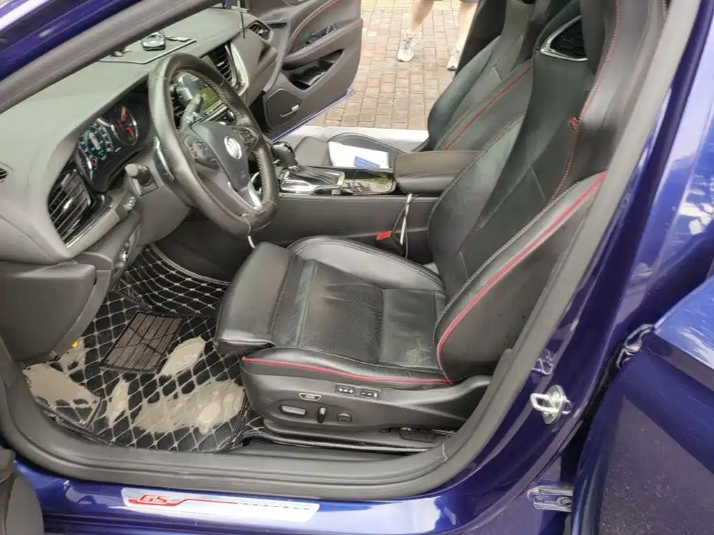 Photo 12 - Buick Regal