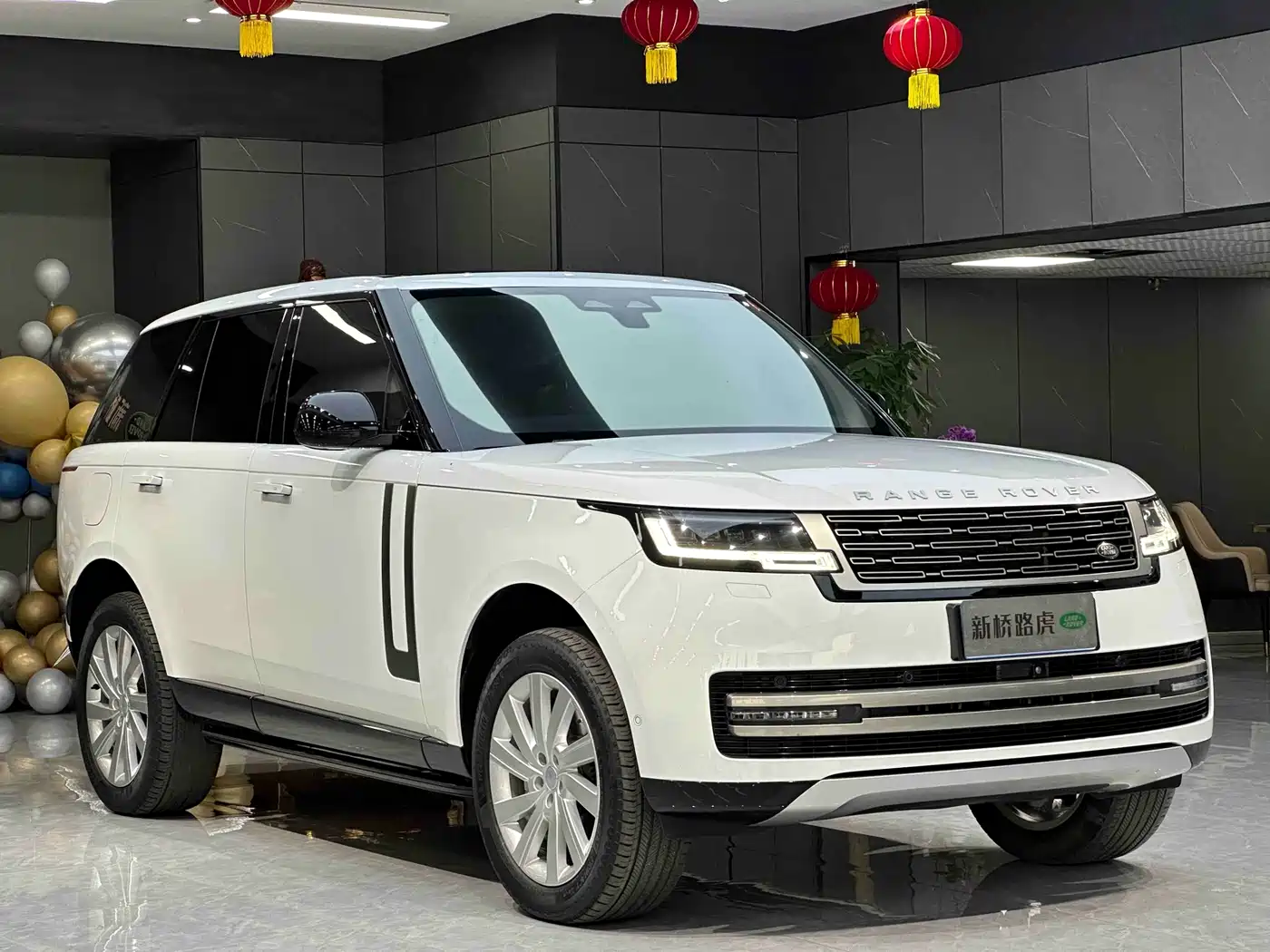 Land Rover Range Rover 2023 3.0 L6 360PS Golden Age Edition фото 3