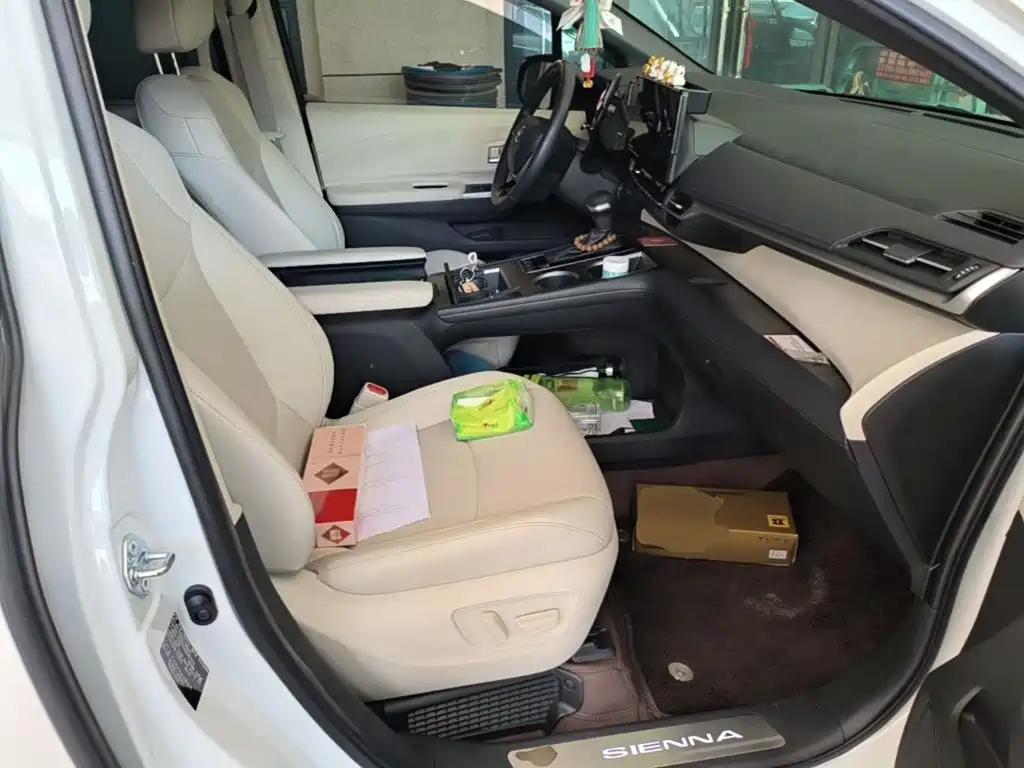 Toyota Sienna 2025 2024 2.5L Hybrid 4WD Premium Edition