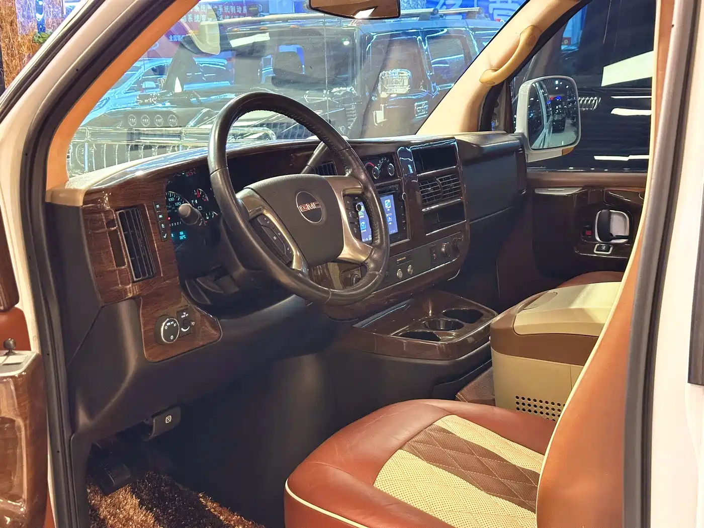 GMC Savana 2017 2016 5.3L G600S 4WD Elegant Edition