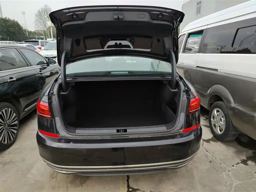 Volkswagen Passat 2022 330TSI Elite Edition фото 15