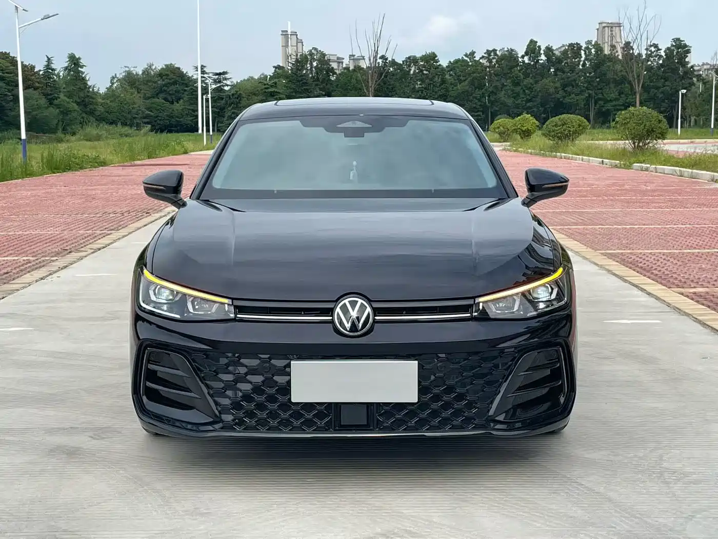 Фото 2 - Volkswagen Passat
