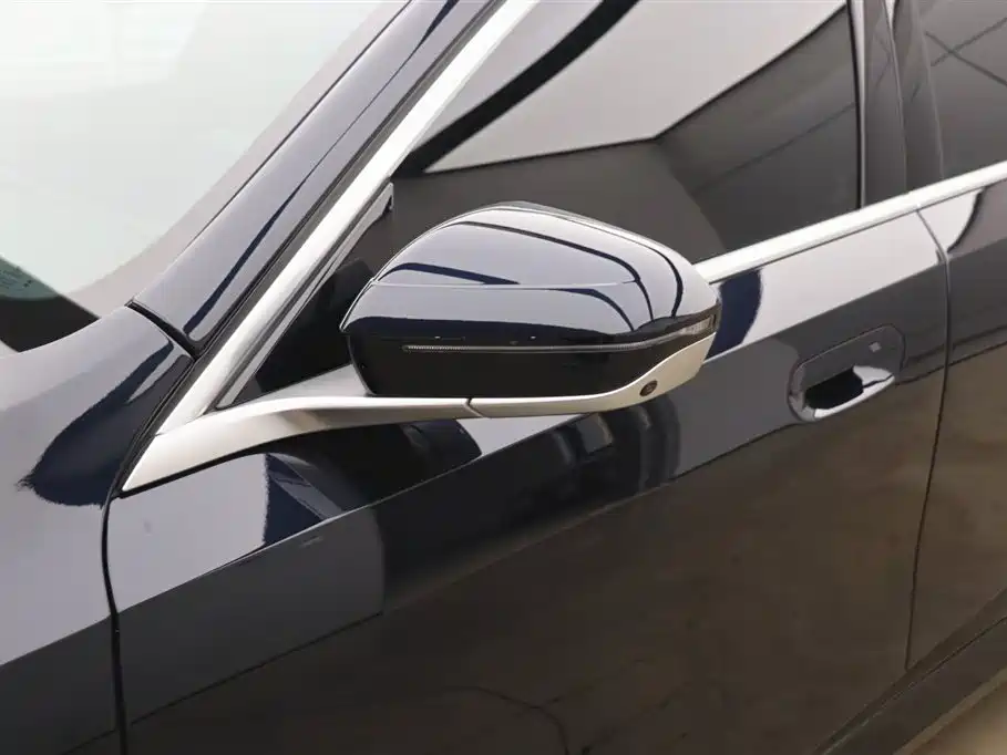 BMW 5 Series 2024 530Li Leading M Sport Package фото 28