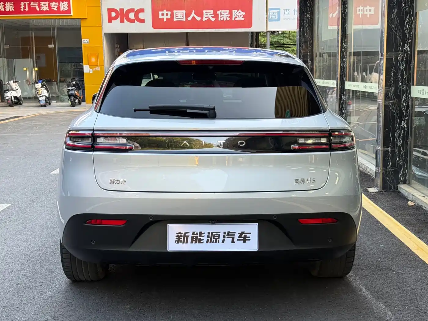 AITO Wenjie AITO M5 2023 Extended Range RWD Smart Drive Edition фото 5