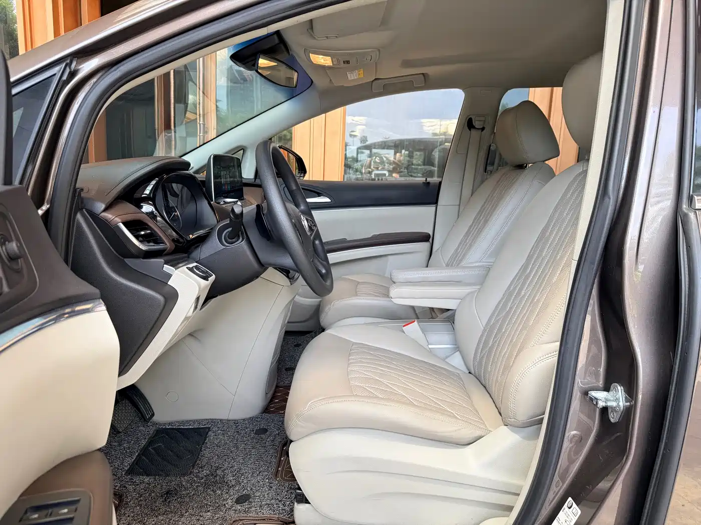 Фото 9 - Buick GL8