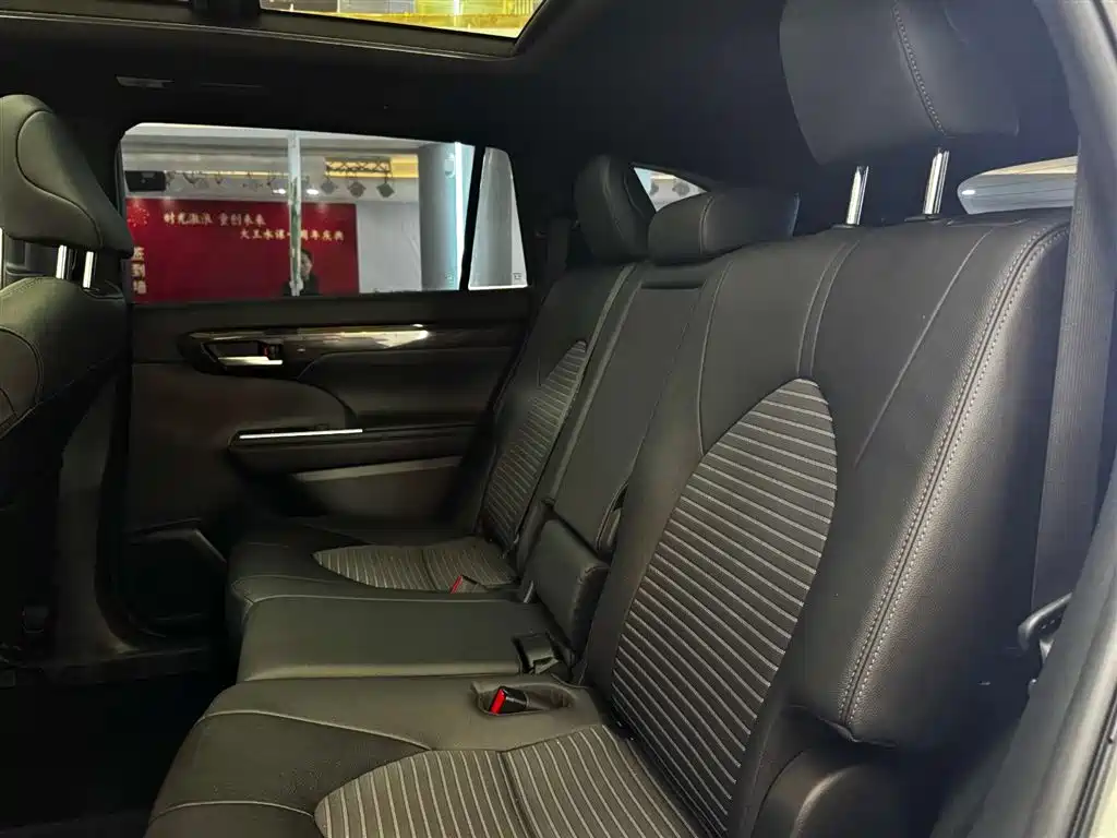 Toyota Crown Kluger 2023 2.5L HEV AWD Luxury Edition фото 8