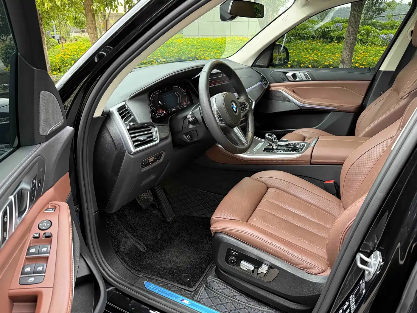 BMW X5 (Import) 2021 xDrive40i Exclusive M Sport Package фото 14