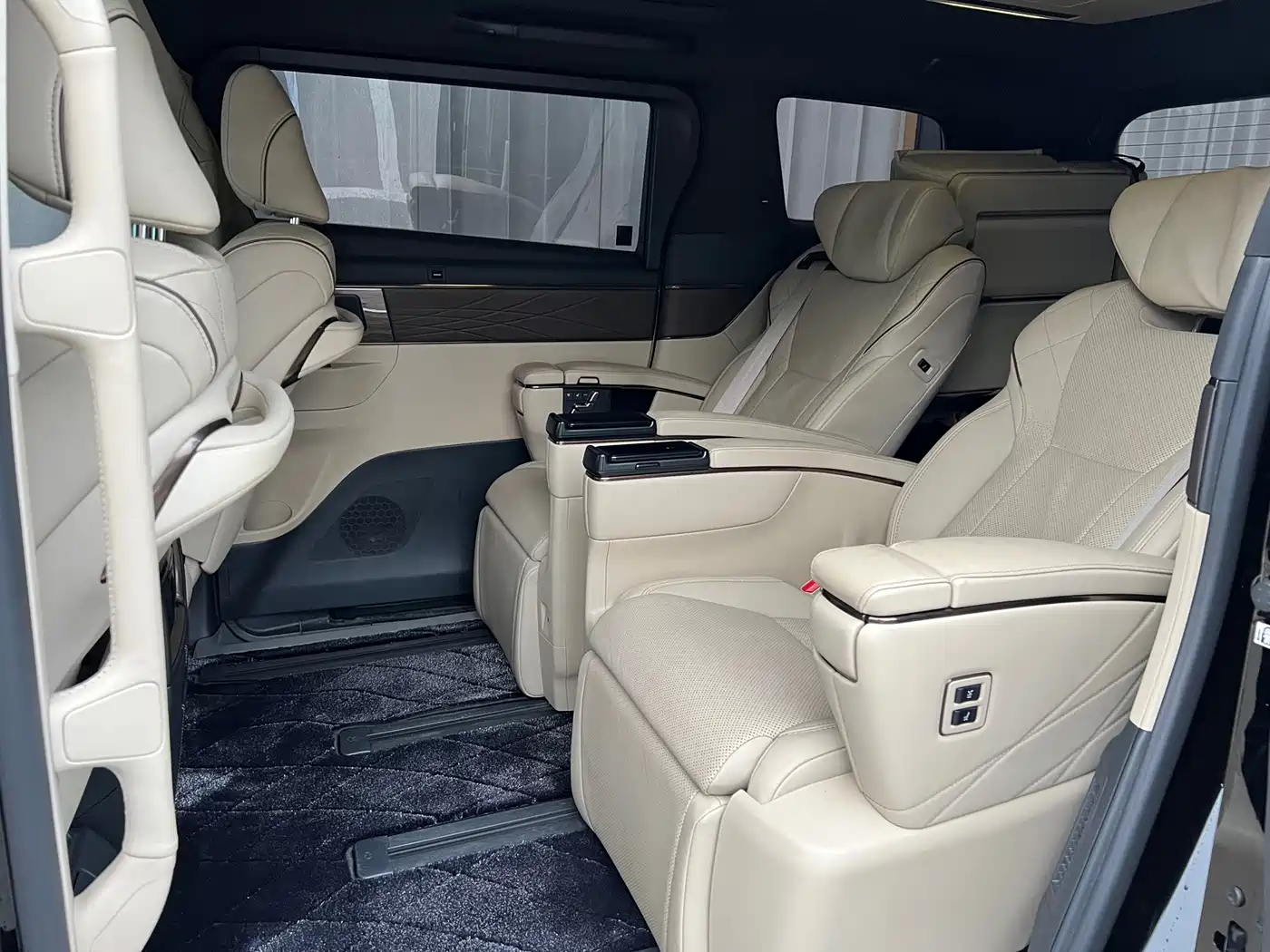 Toyota Vellfire 2023 2024 Crown Hybrid 2.5L Premium Edition