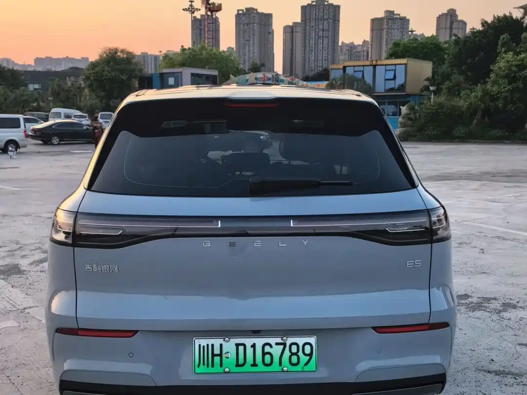 Geely Galaxy Galaxy E5 2024 530km Voyage Edition фото 4