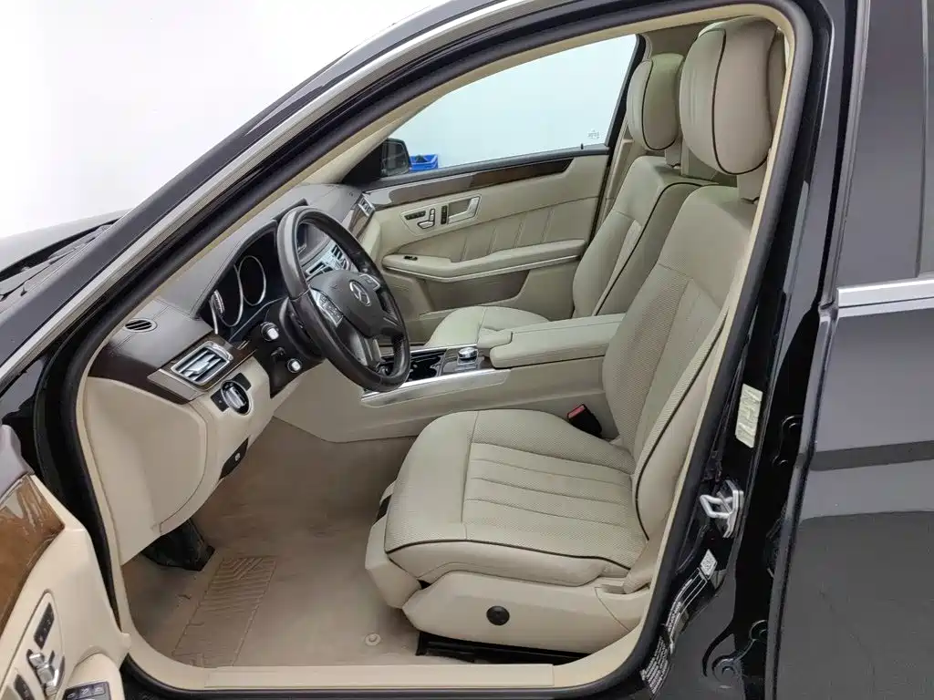 Фото 10 - Mercedes-Benz E-Class
