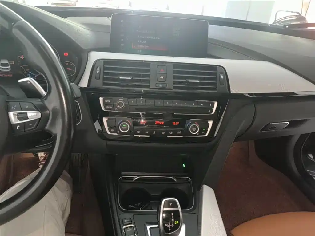 BMW 3 Series GT 2019 320i M Sport Model фото 13