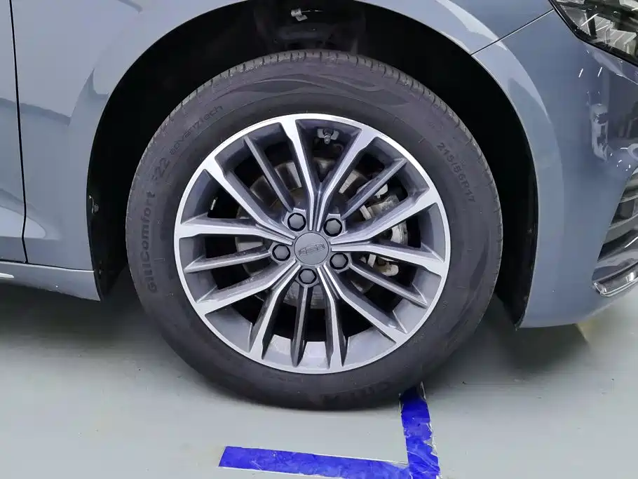 Фото 6 - Geely Preface