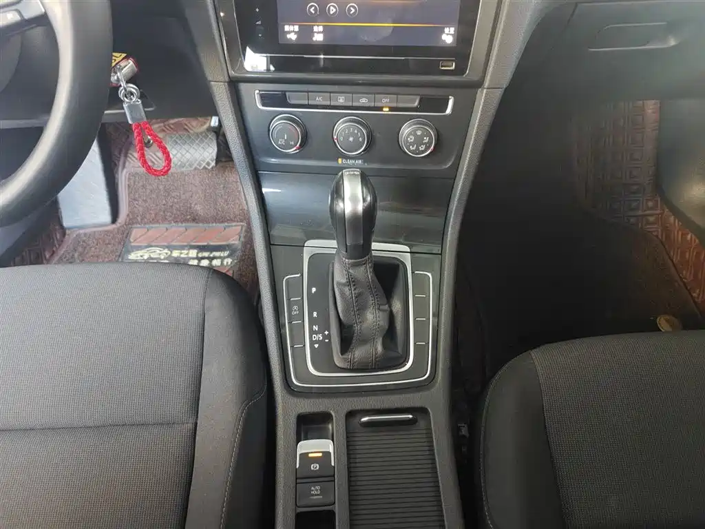 Volkswagen Golf 2020 200TSI DSG Comfort Progressive Edition фото 14