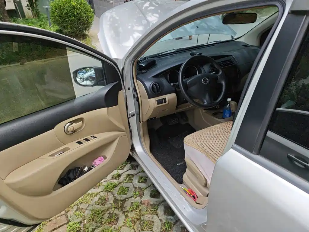Nissan Livina 2015 2015 1.6XE CVT Comfort Connect Edition