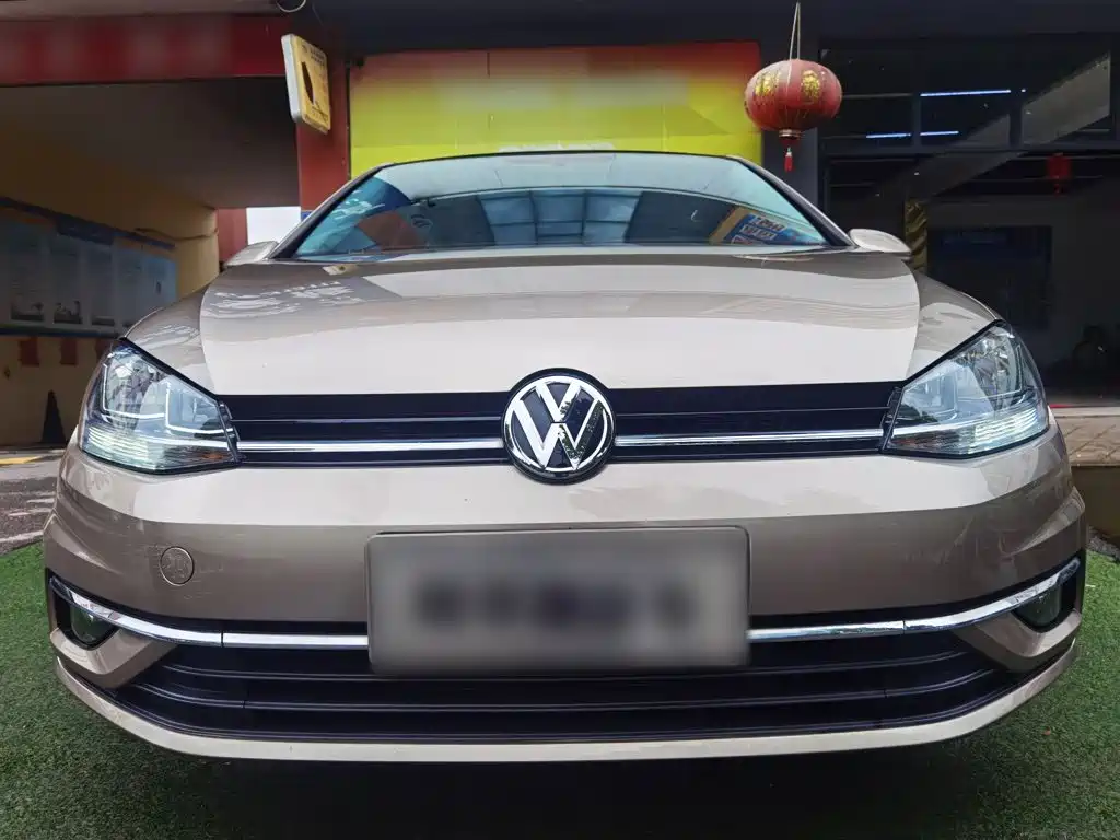 Фото 3 - Volkswagen Golf