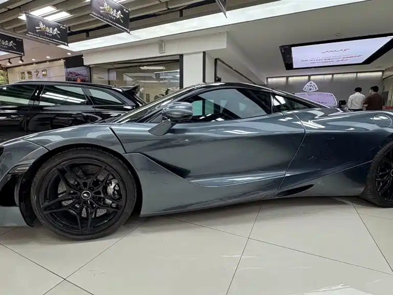 Photo 7 - McLaren 720S