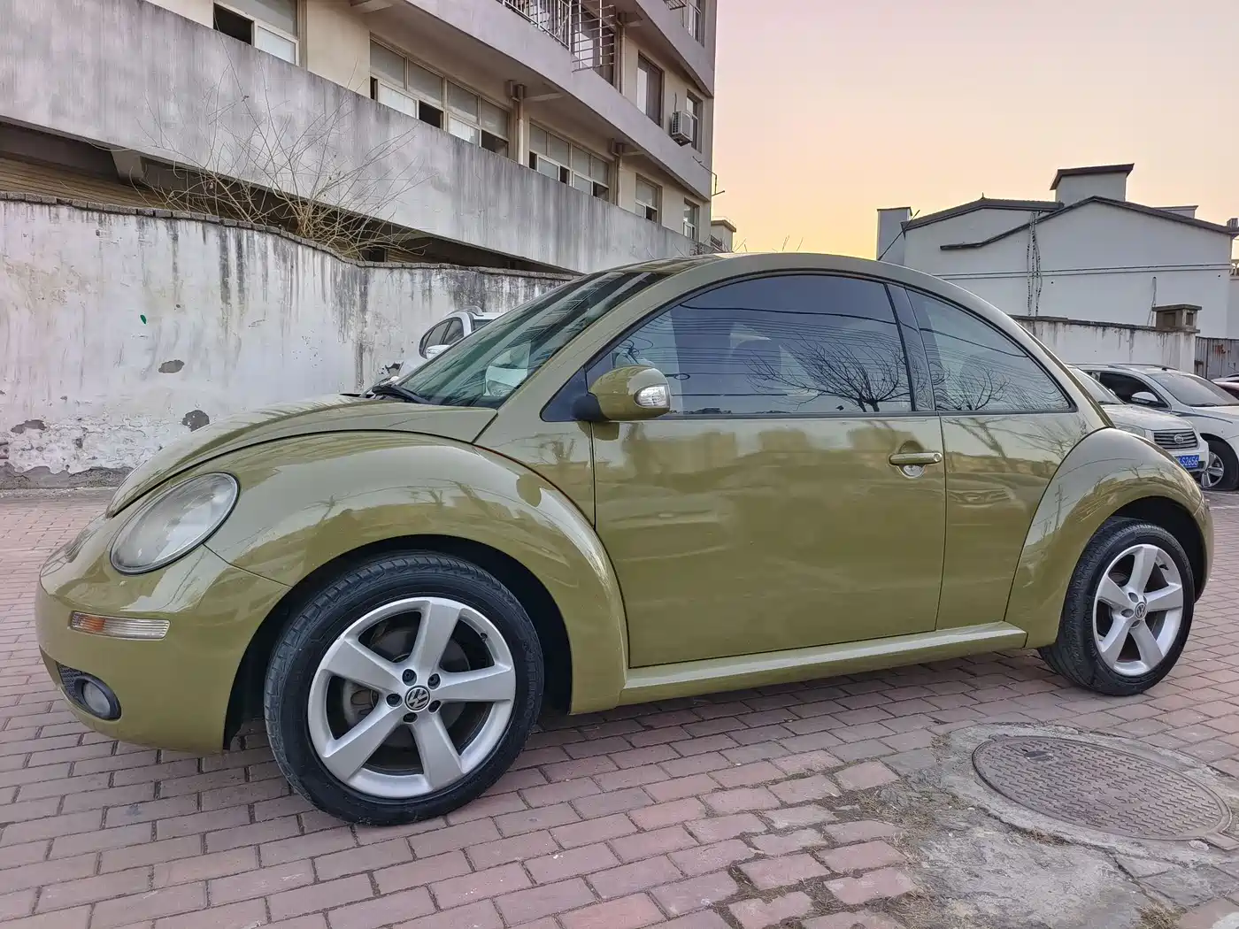 Volkswagen Beetle 2008 1.8T AT Luxury фото 2