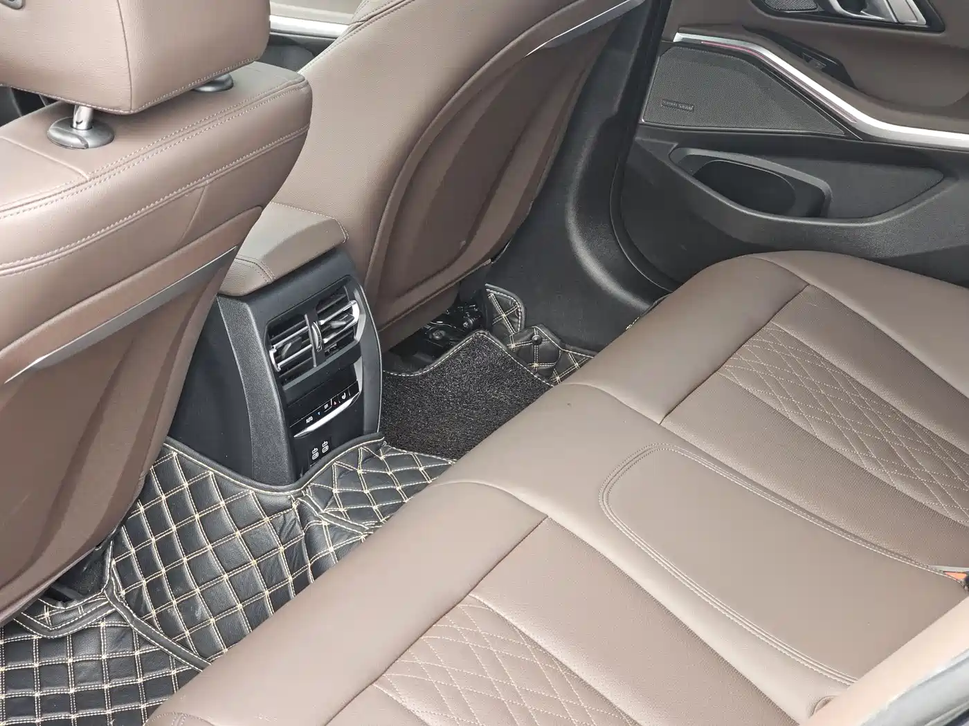 BMW 3 Series 2023 325i M Sport Black Night Package фото 13