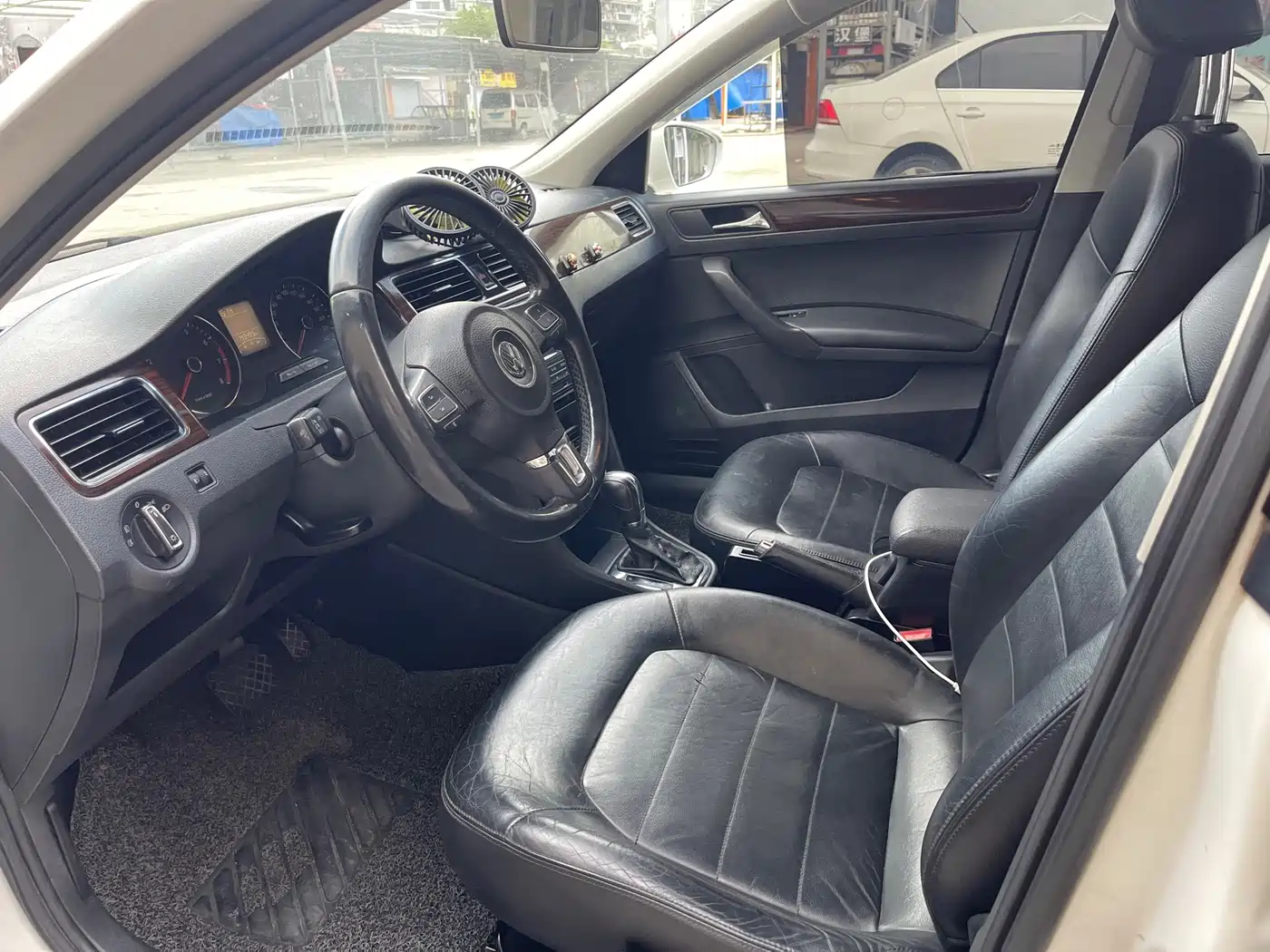 Volkswagen Santana 2013 2013 Model 1.6L Automatic Luxury Edition