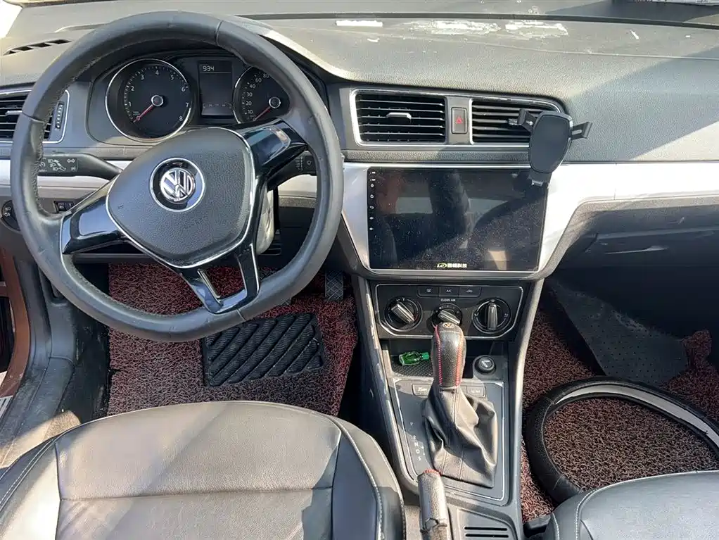 Volkswagen Lavida Tour 2015 1.6L Automatic Comfort Edition фото 14