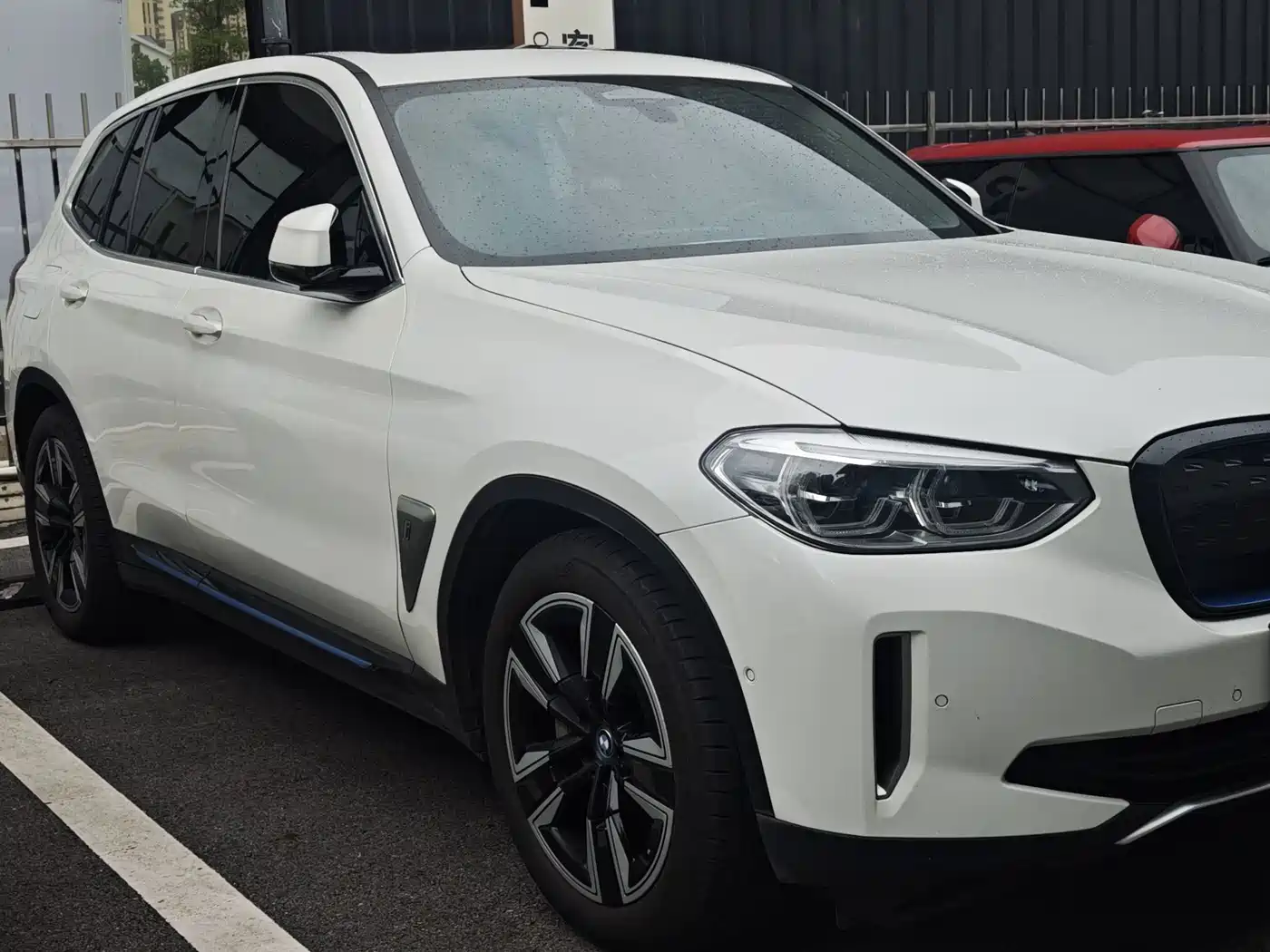 Photo 8 - BMW iX3