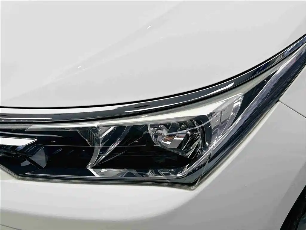 Toyota Corolla 2017 Facelift 1.2T S-CVT GL-i Leather Edition фото 11