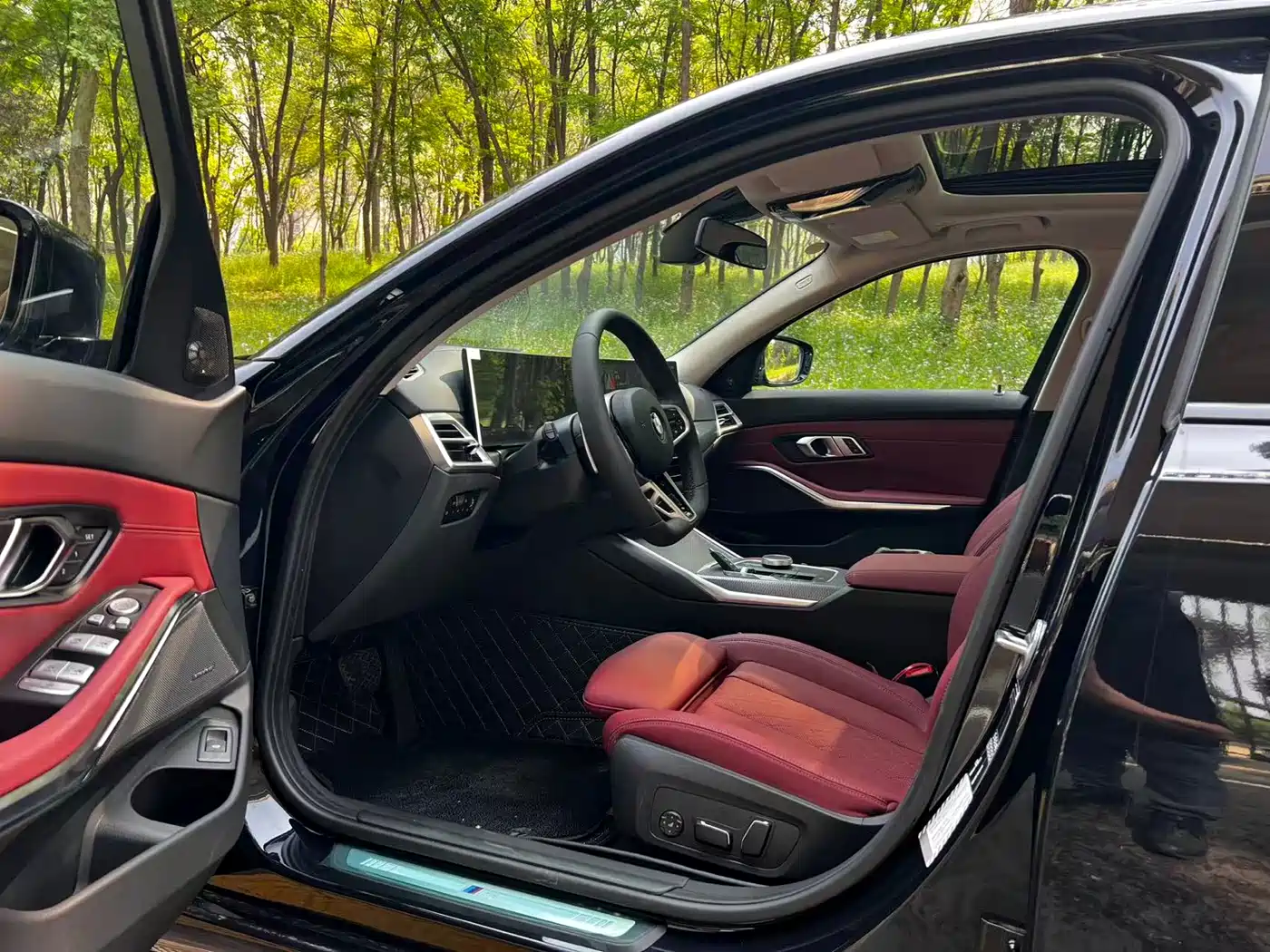 BMW 3 Series 2026 330Li M Sport Shadowline Package фото 21