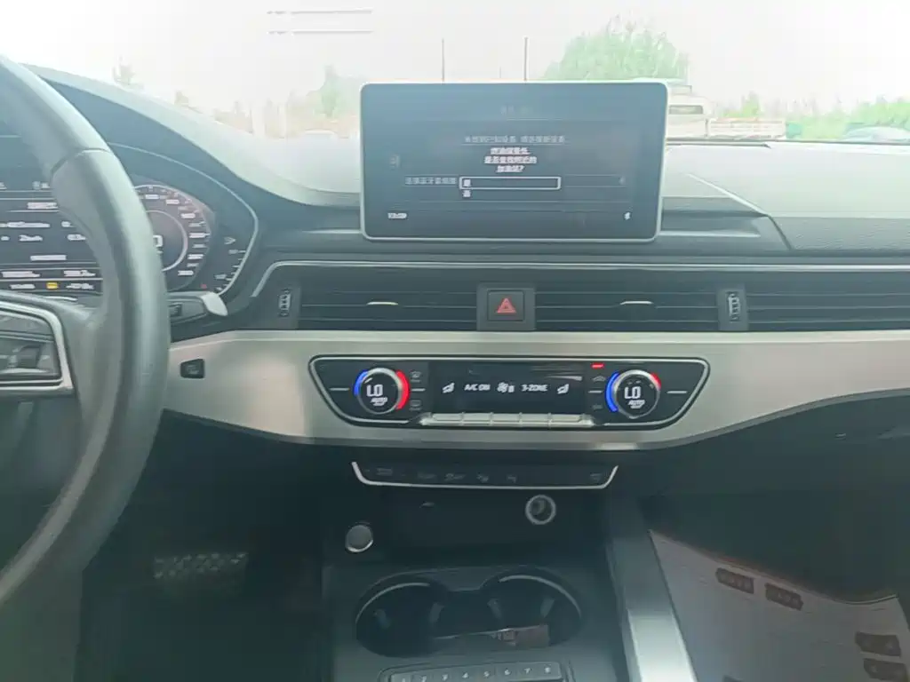 Фото 13 - Audi A4L