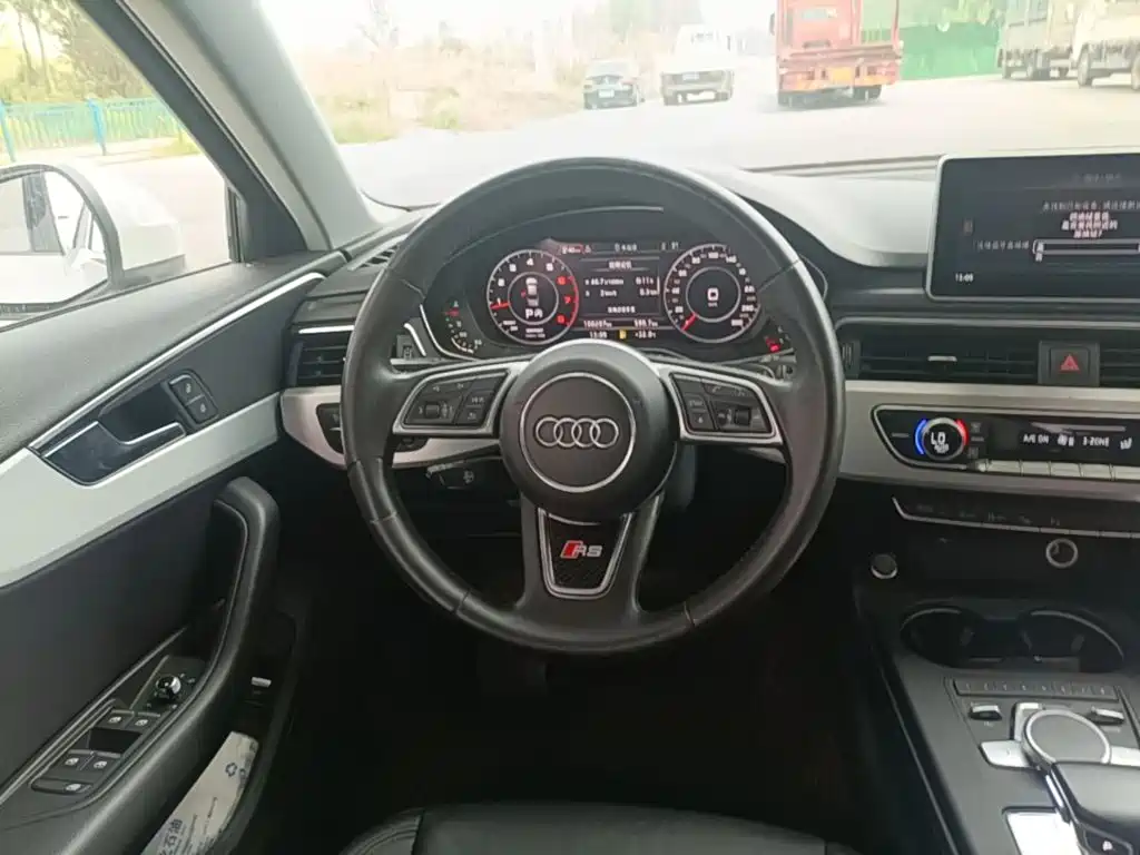 Фото 11 - Audi A4L