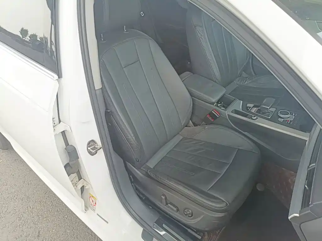 Фото 25 - Audi A4L