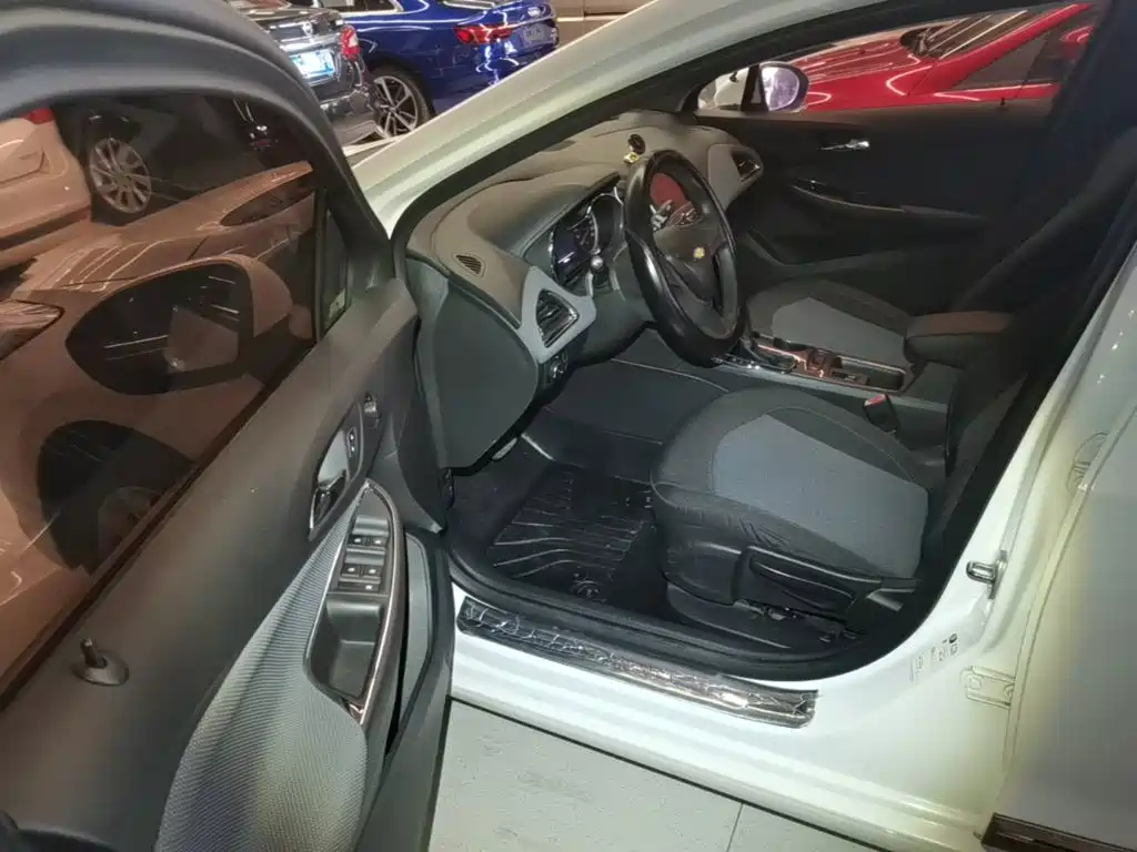 Chevrolet Cruze 2018 2018 320 Automatic Pioneer Sunroof Edition