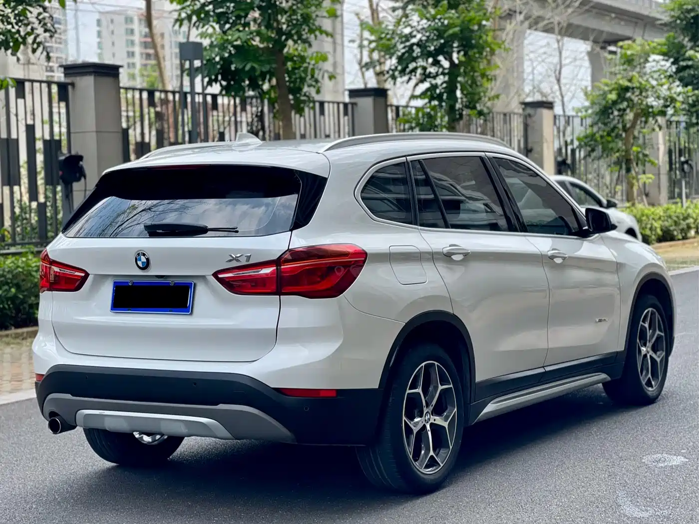BMW X1 2018 sDrive18Li Premium Model фото 9