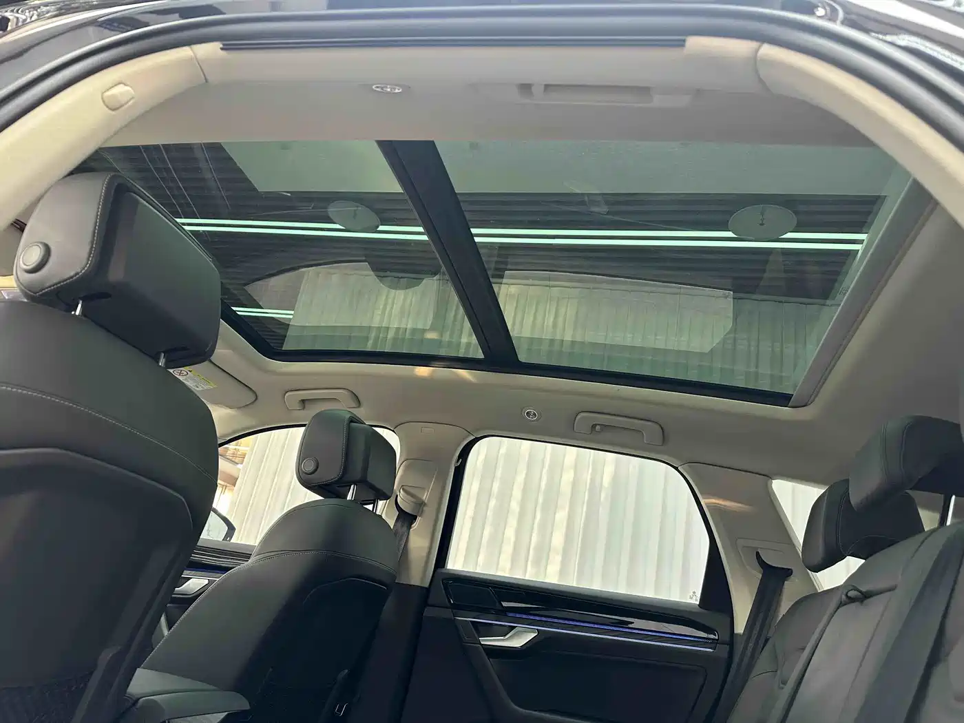 Volkswagen Touareg 2022 2.0TSI Rui Shang Edition фото 18