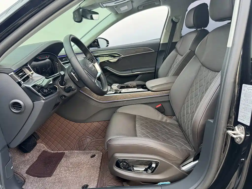 صورة 13 - Audi A8