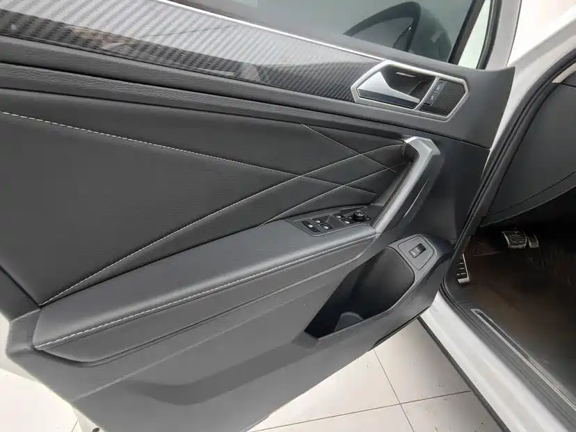 Volkswagen Tiguan L 2024 330TSI Automatic 2WD R-Line Premium Enjoyment Edition фото 11