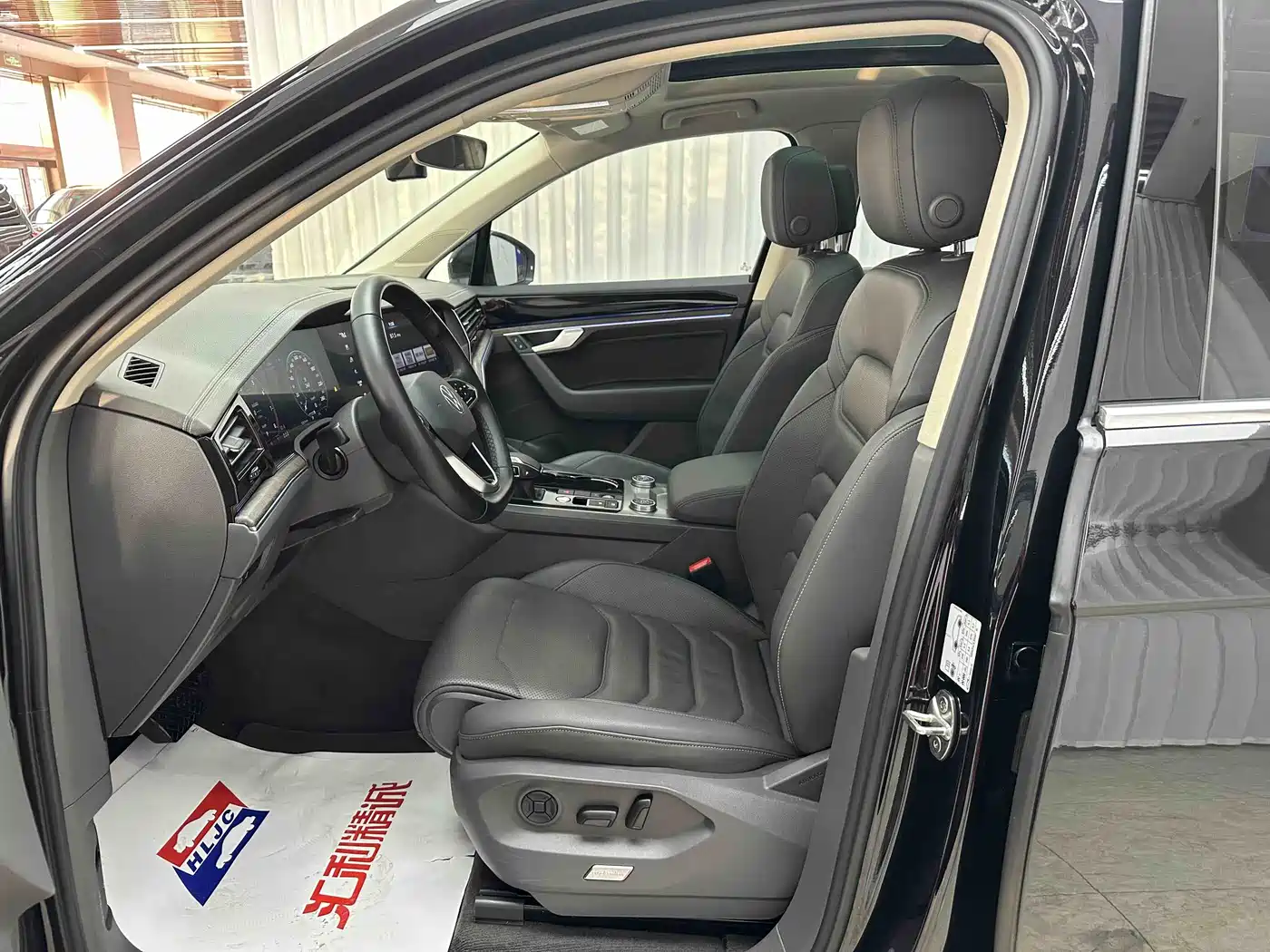 Volkswagen Touareg 2022 2.0TSI Rui Shang Edition фото 9