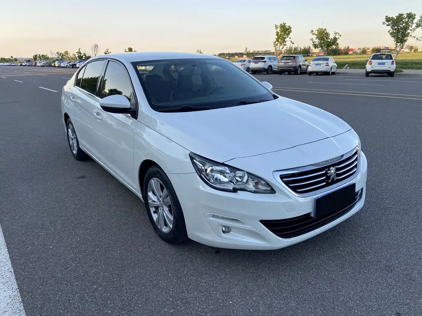 Peugeot 408 2014 1.8L Manual Leading Edition фото 3