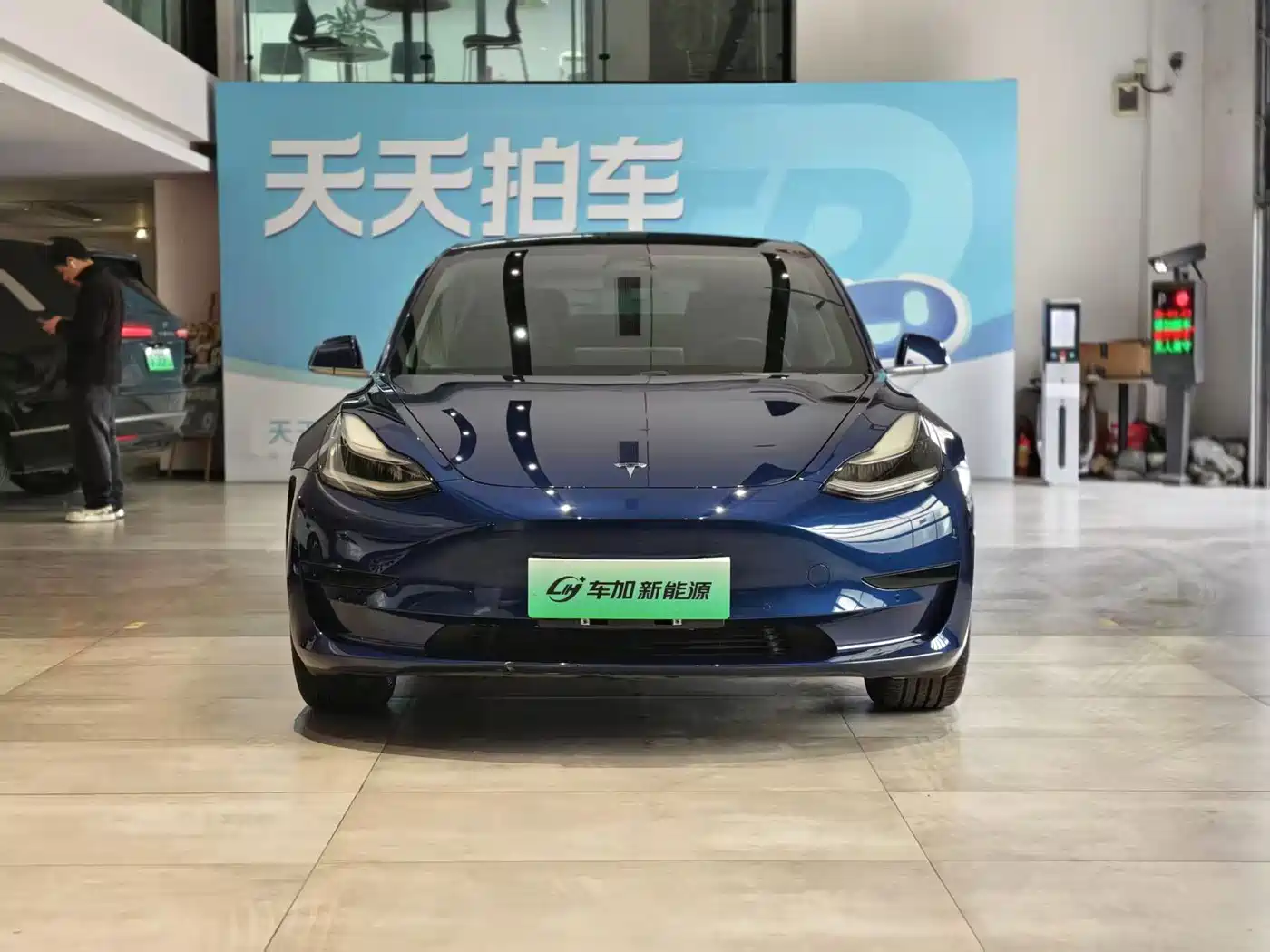 TESLA MODEL 3